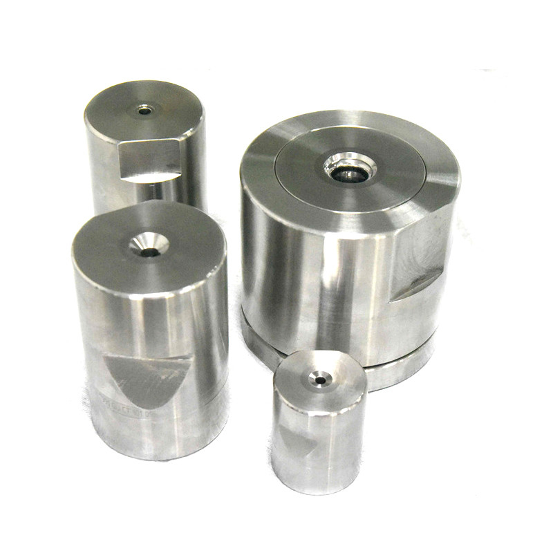 Moldes de carburo de tungstênio de alta resistência resistentes ao desgaste resistentes ao calor de longa duração para componentes automotivos de eletrônica de precisão